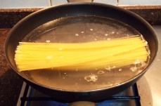 Aglio Olio while boiling - ICS