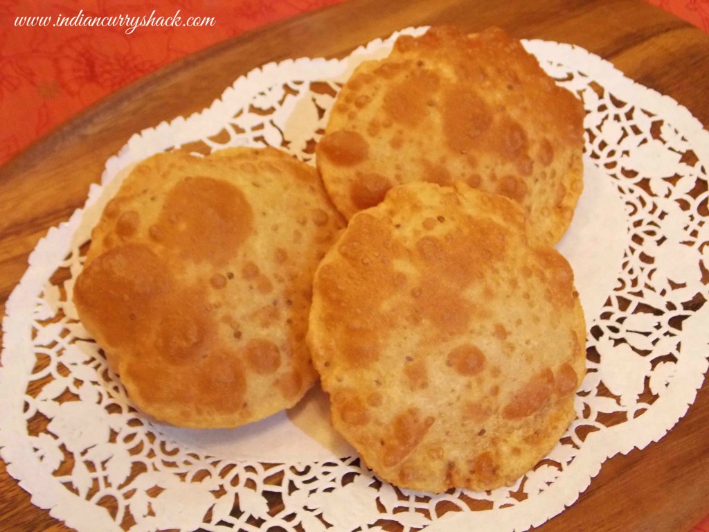 Poori (Deep-fried and Puffed Wheat&nbsp;Bread)